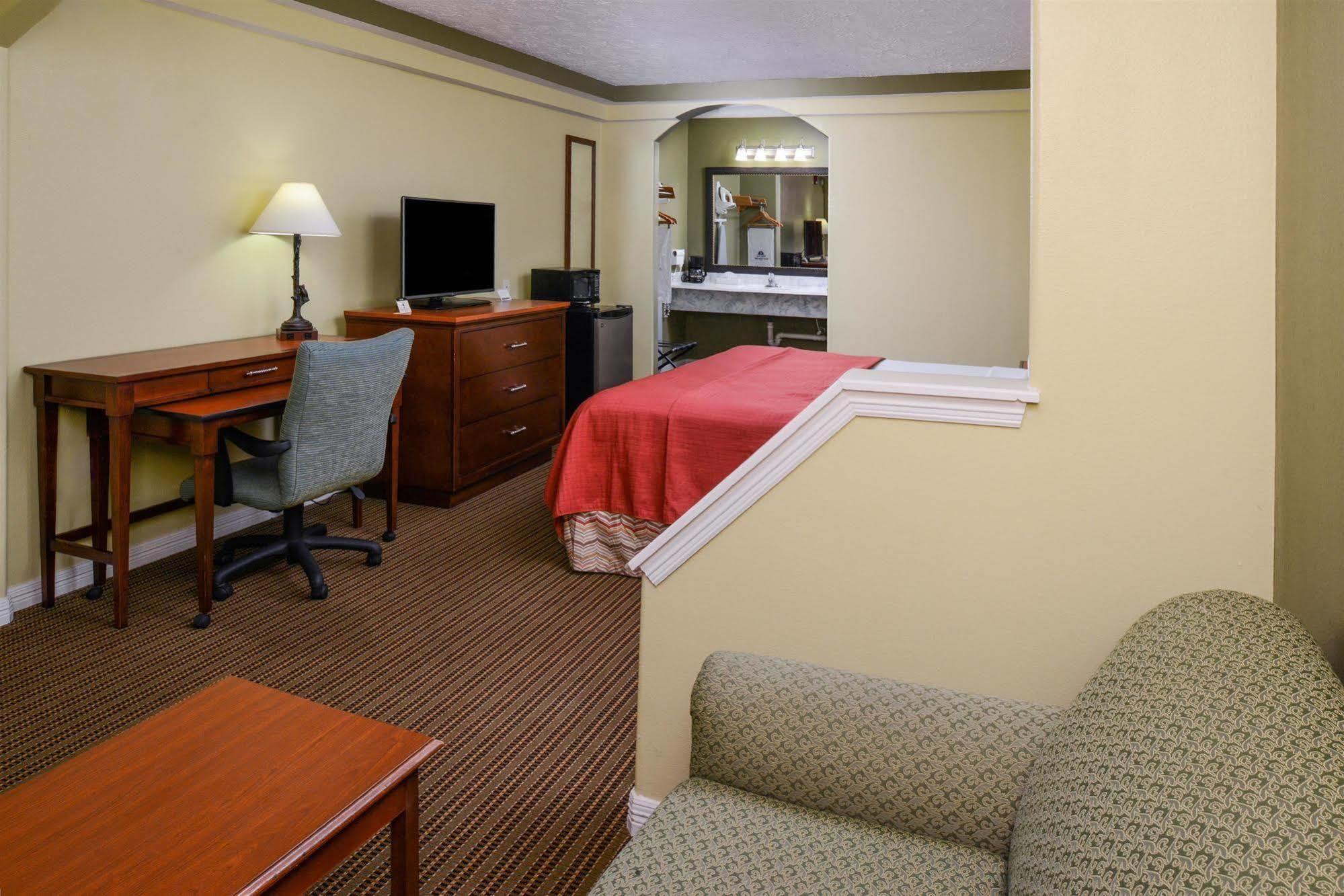 Americas Best Value Inn & Suites Waller/Prairie View Экстерьер фото