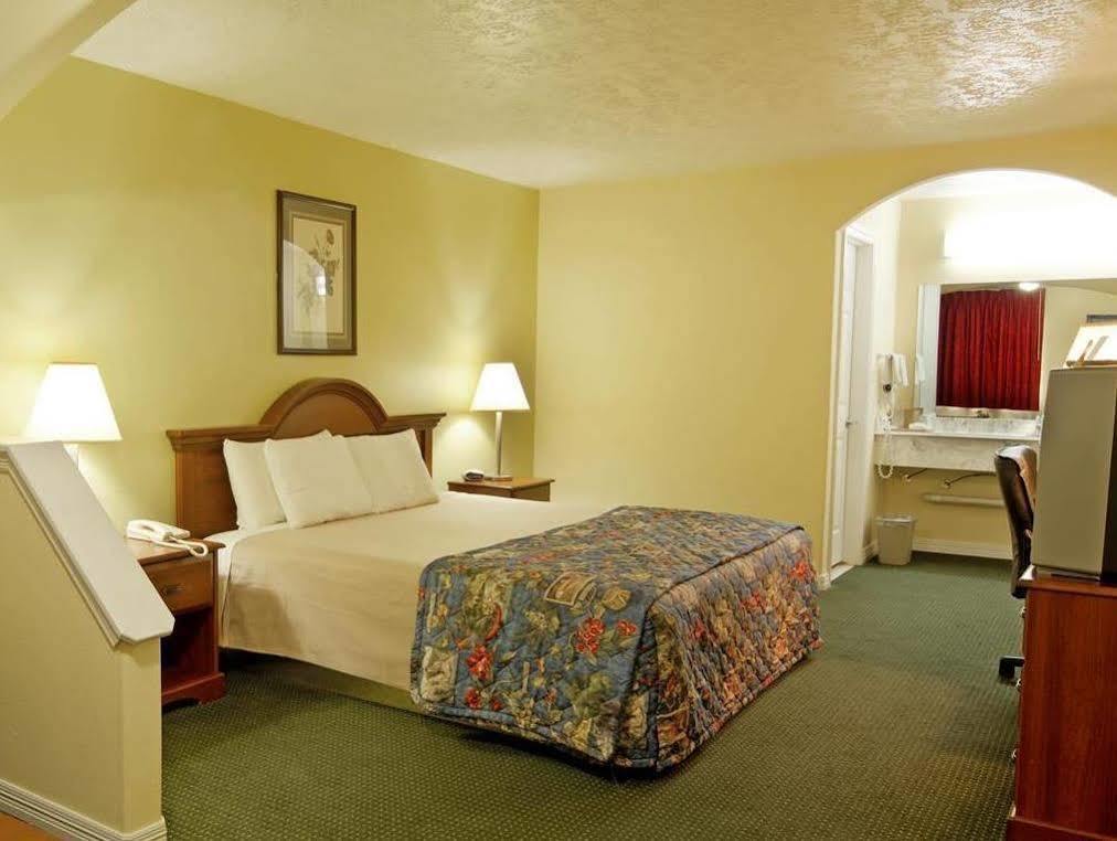 Americas Best Value Inn & Suites Waller/Prairie View Экстерьер фото