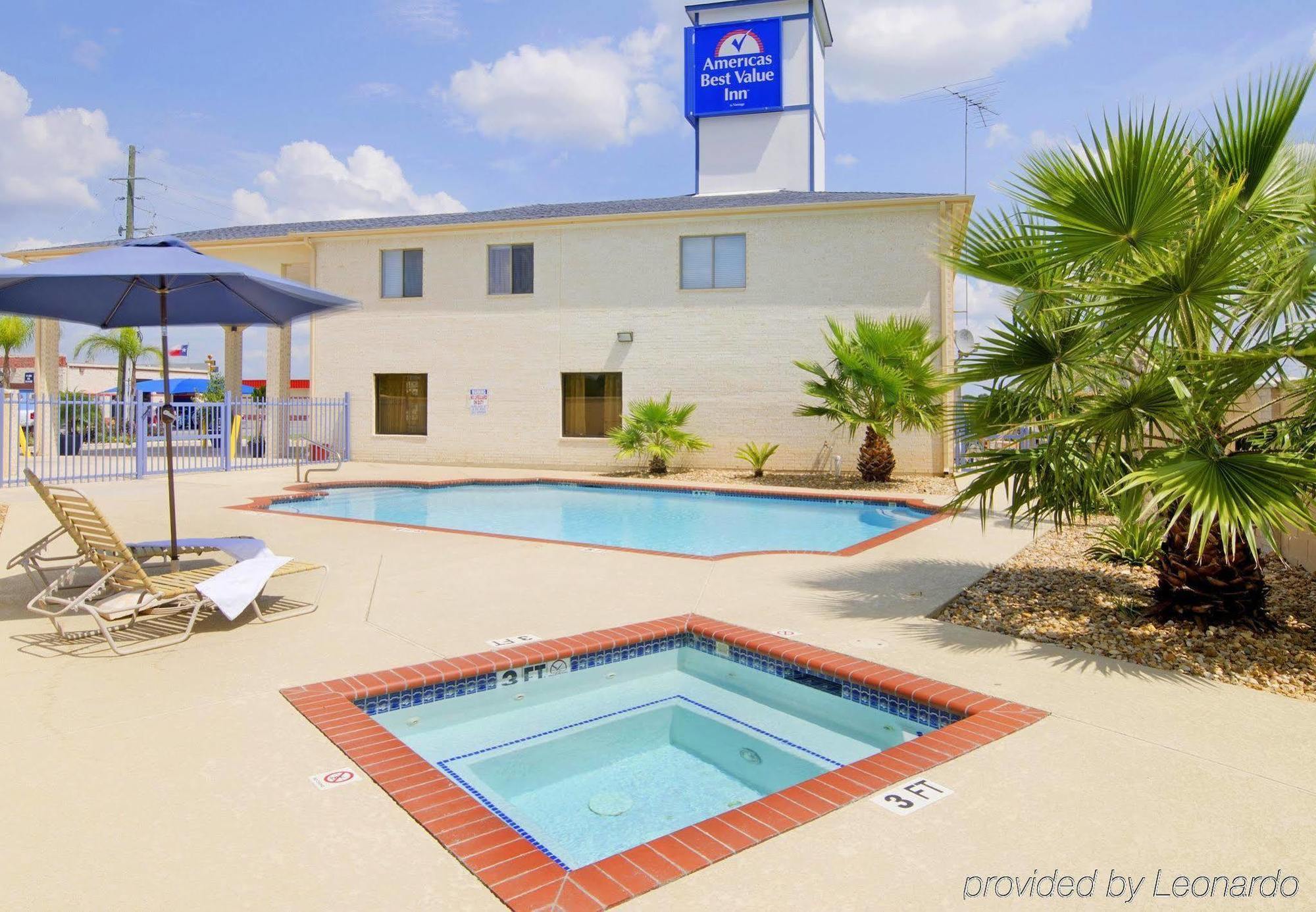 Americas Best Value Inn & Suites Waller/Prairie View Экстерьер фото