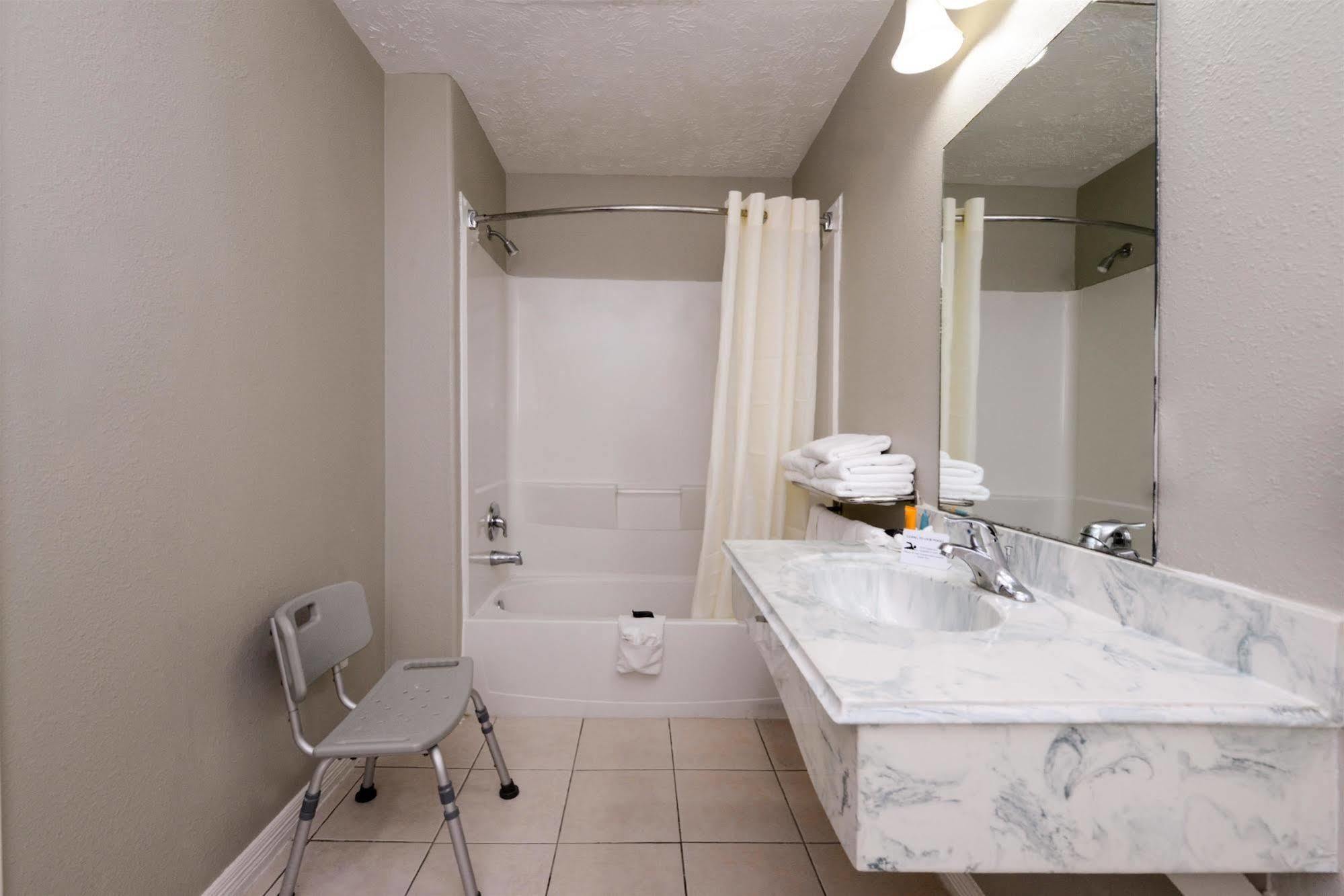 Americas Best Value Inn & Suites Waller/Prairie View Экстерьер фото