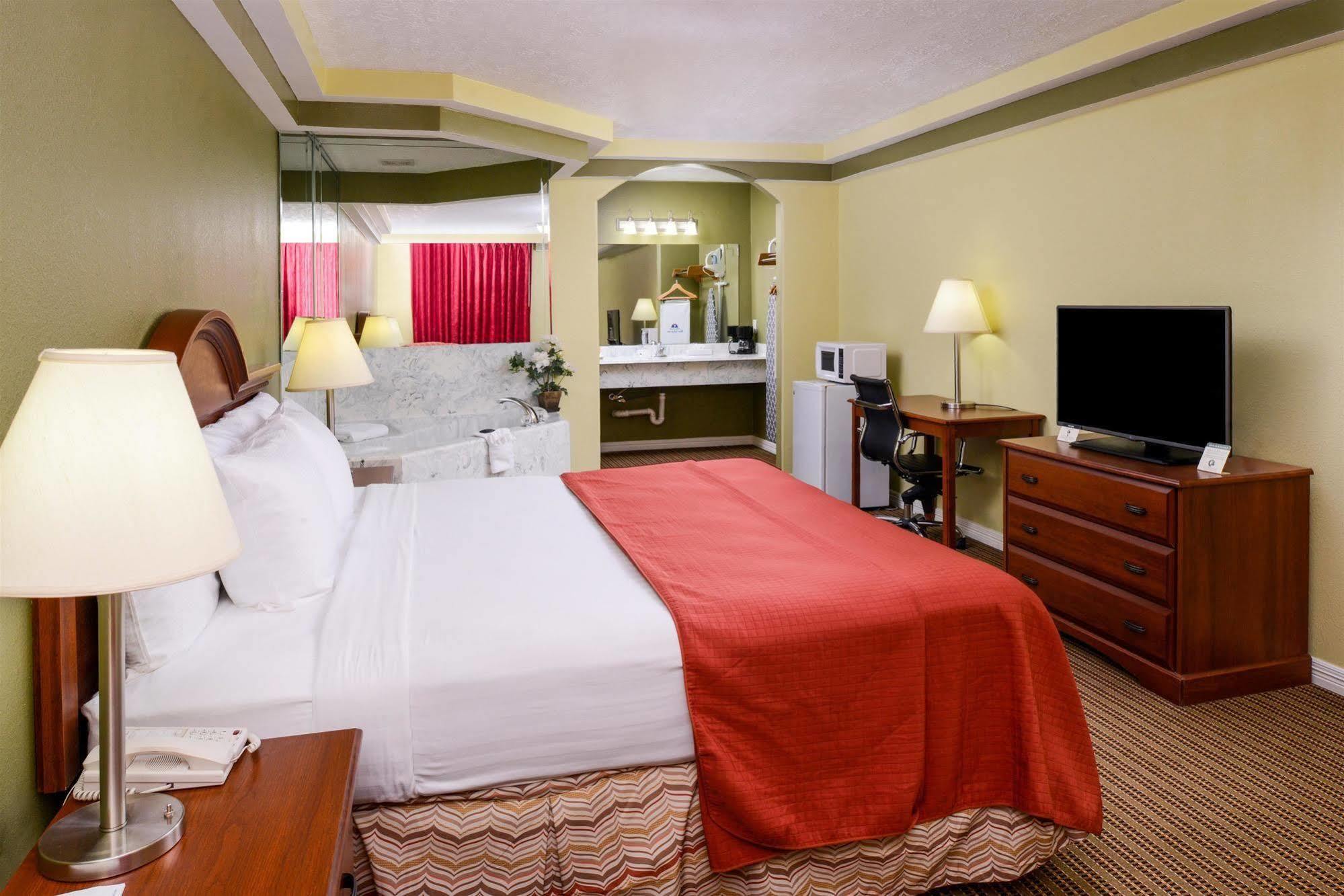 Americas Best Value Inn & Suites Waller/Prairie View Экстерьер фото