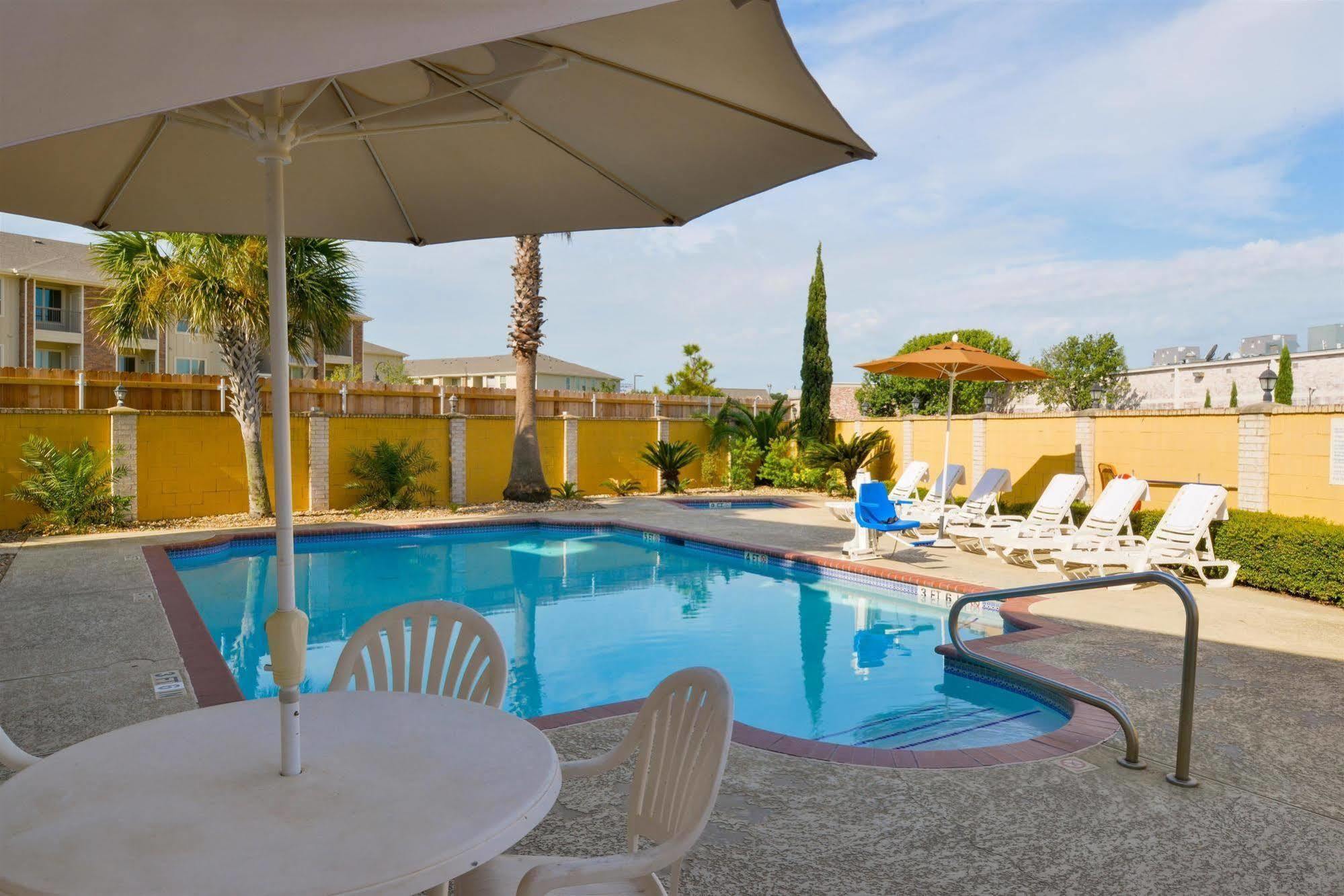 Americas Best Value Inn & Suites Waller/Prairie View Экстерьер фото