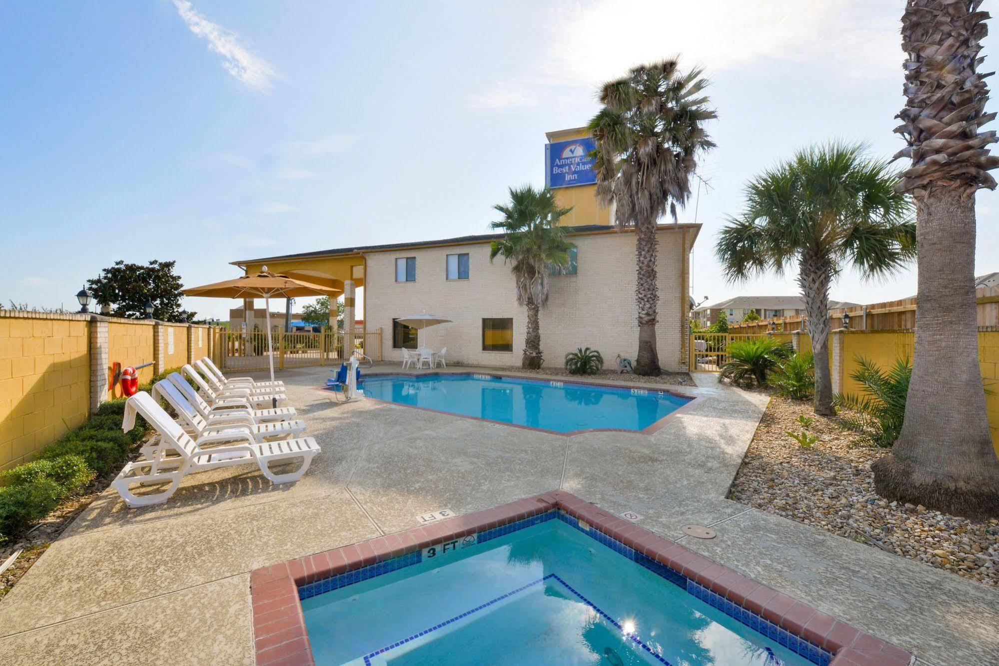 Americas Best Value Inn & Suites Waller/Prairie View Экстерьер фото