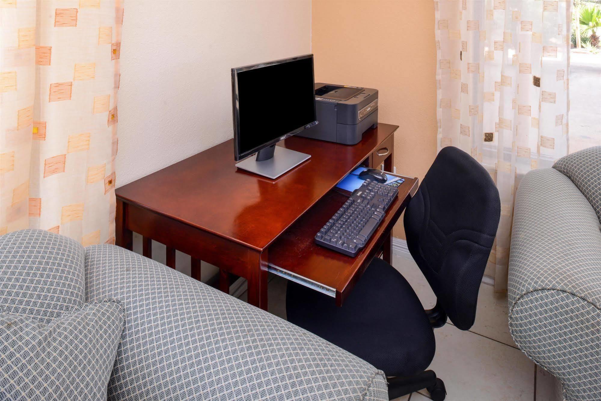 Americas Best Value Inn & Suites Waller/Prairie View Экстерьер фото
