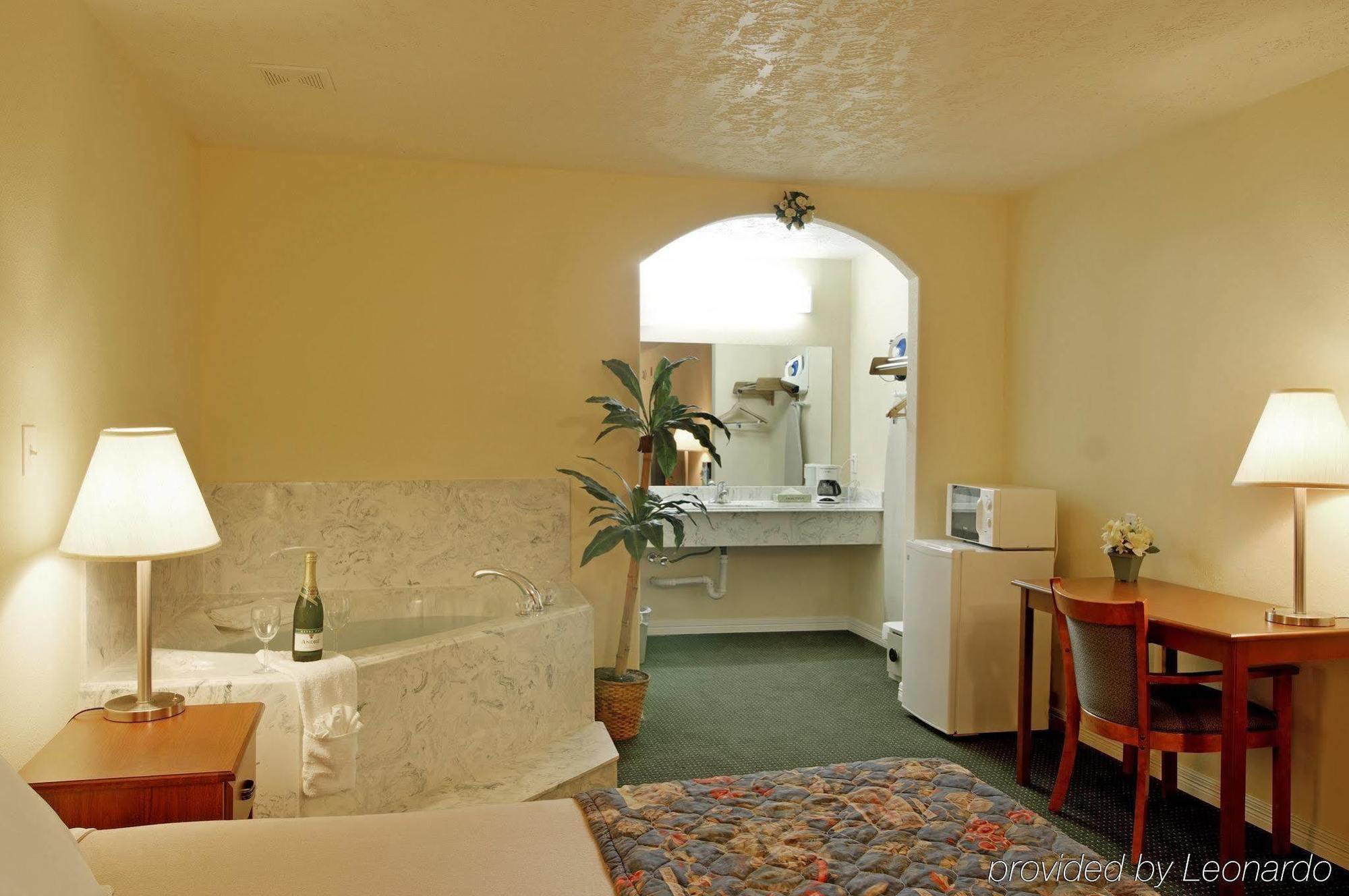 Americas Best Value Inn & Suites Waller/Prairie View Экстерьер фото